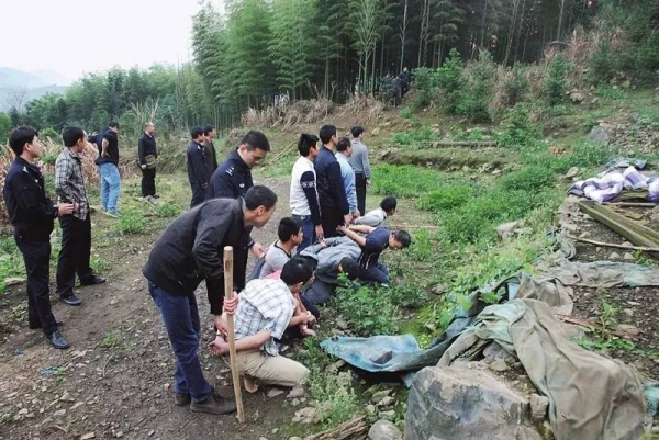 国内新闻>浏览内容2016年9月,福建长汀县县委书记廖洪深写了一封致全