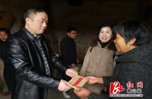 为刘思纯家人送上慰问金及物资 慰问优秀政协委员邹晓宇近日,区