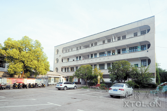 现在的窑湾派出所,是当年西南交通大学(原唐山交通大学)的住宿旧址。 (记者 方阳 摄)