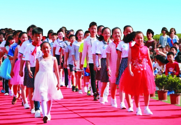 湘机小学教育集团湘机校区走红毯活动。