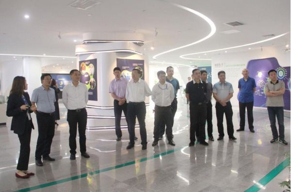 湖南省委组织部常务副部长李民鼓励园区企业：紧抓发展机遇，聚焦主业，持续创新，推动企业发展更上新台阶