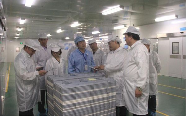湖南省委组织部常务副部长李民鼓励园区企业：紧抓发展机遇，聚焦主业，持续创新，推动企业发展更上新台阶