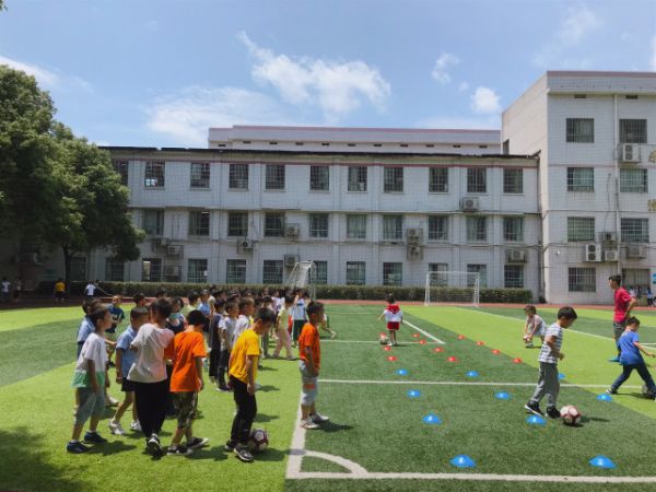湘潭岳塘区湘钢二校开展室外课程专项督导