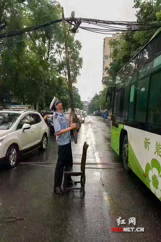 托举哥刷爆朋友圈 郴州市委书记易鹏飞点赞_湖南新闻_新闻_湘潭在线