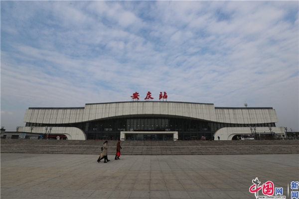 是一座连接安庆市至长江对岸的跨江大桥,是宁安城际客运专线的重要