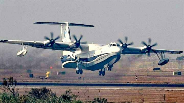 中國造全球最大水上飛機ag600陸上首飛成功