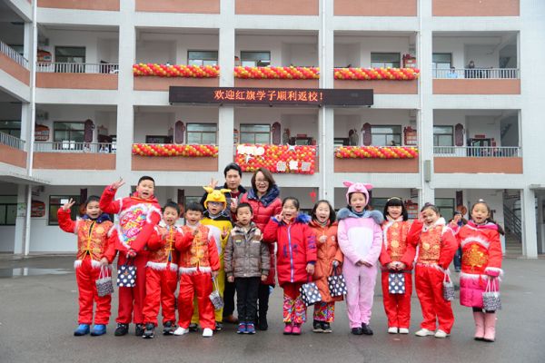 红旗学校：小猪“佩奇”相约“小小福禄寿”“闹”校园
