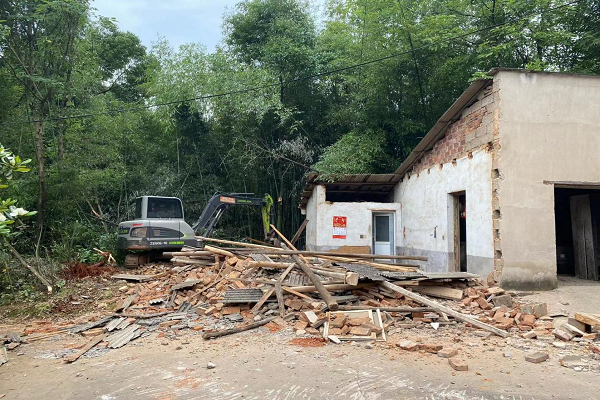 馮家村危房拆除現場